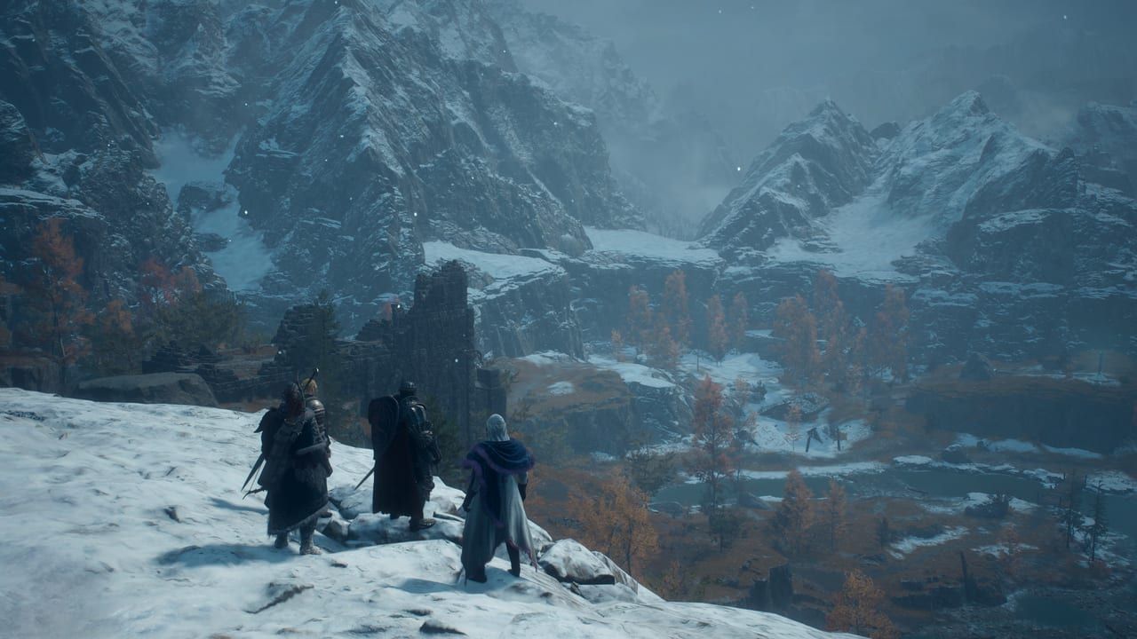 Offizieller Screenshot von Dragon's Dogma 2: Dark Arisen: die Gruppe blickt über Norgans nördliche Berglandschaft